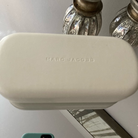 Marc Jacobs case - Picture 1 of 7
